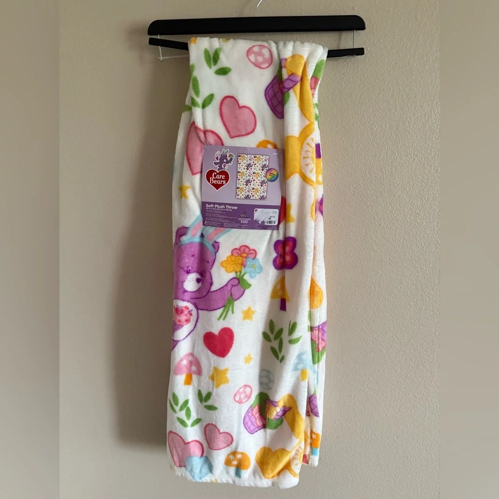 Care Bears‎ NWT Soft Plush Throw Blanket Easter Spring Flowers - Picture 2 of 4